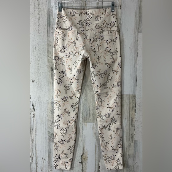 Lysse Cream Floral Print Stretch Leggings with Pockets Ab Control Size Small - Picture 6 of 12